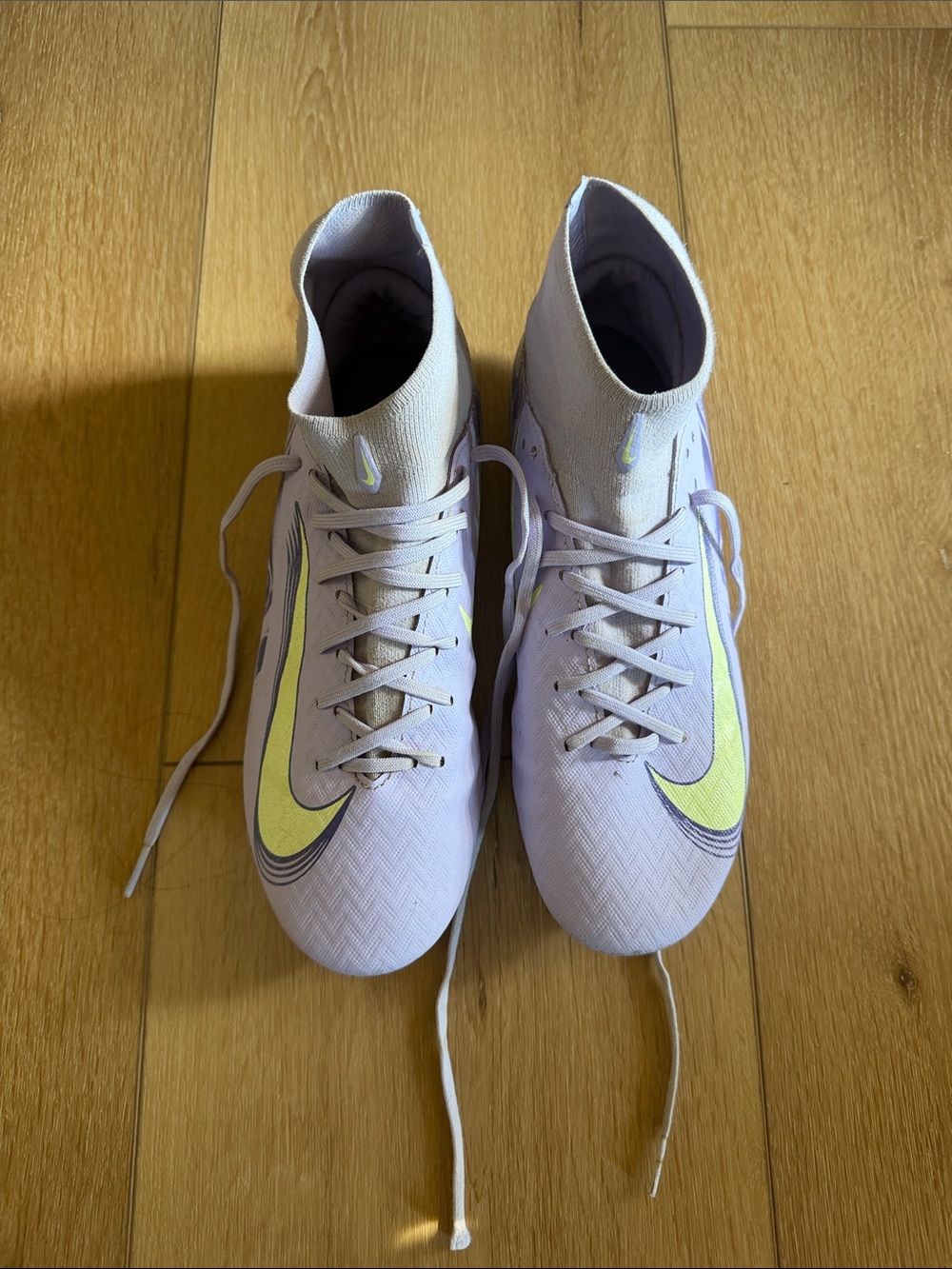 Nike Women’s Light Purple Lace-Up Soccer Boots with Yellow Swoosh